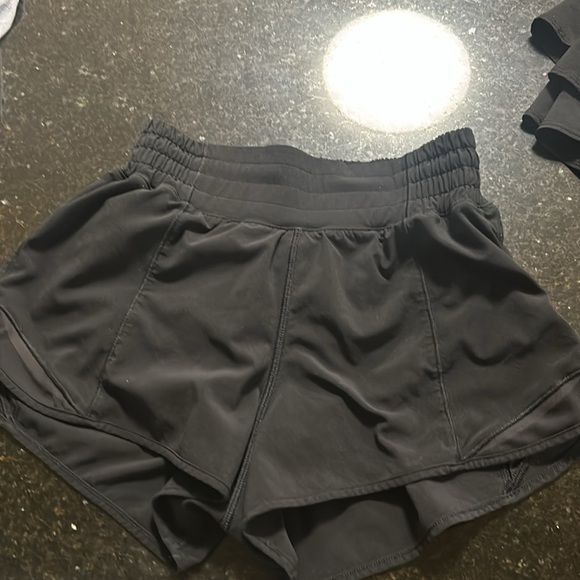 Black Lululemon size 2 for sale - Picture 2 of 4